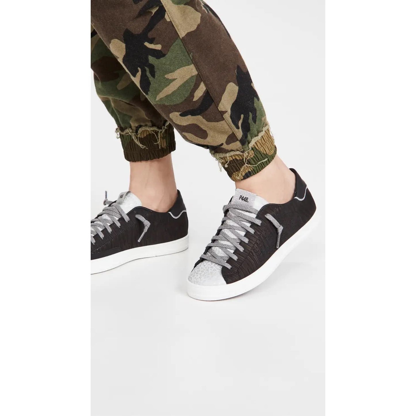 P448 John W Sneakers Size 37